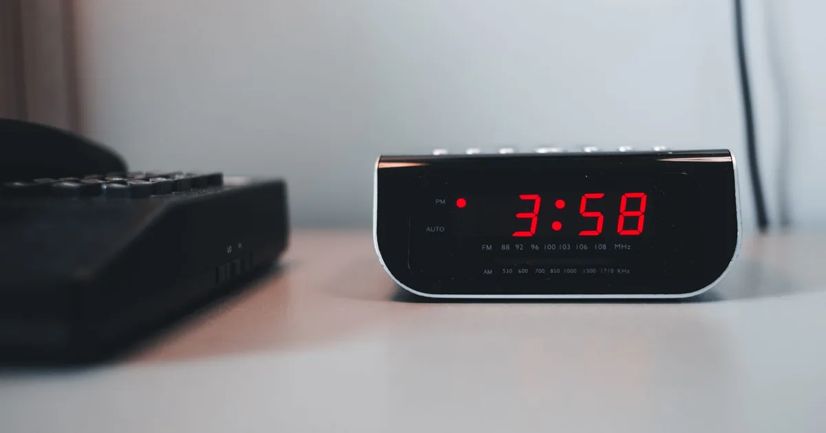 Zegar cyfrowy, symbol zauważania godzin takich jak 20:20